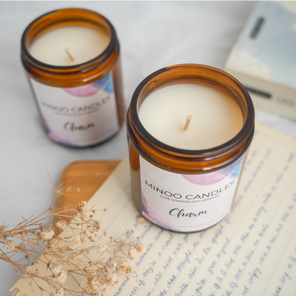 Handmade scented candle in jar with lid. Fragrance of freshness, powdery and woody and amber oakmoss. Bespoke candles of UAE at minoocandles dot com